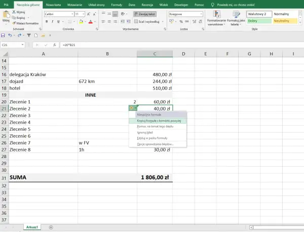 Excel: jak zrobić funkcje w Excelu. Widać kopiowanie formuły z komórki powyżej, co ułatwia pracę z danymi.